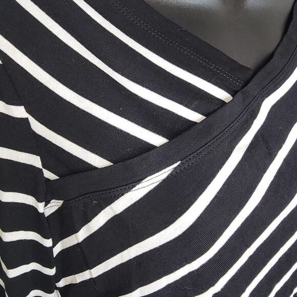 BcbgMaxazaria NWT black & white striped crop top size medium - Picture 4 of 4